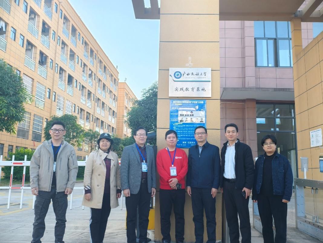 FUN乐天使官方网站赴南宁市青鸟北附高级中学开展合作交流暨签约揭牌仪式